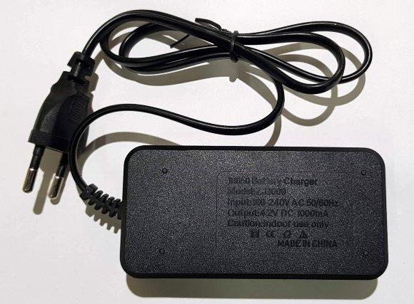 Сетевое зарядное устройство для 2 Li-Ion аккумуляторов 18650 Сетевое зарядное устройство для 2 Li-Ion аккумуляторов 18650