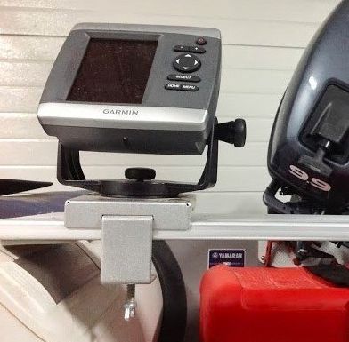 Держатель экрана эхолота DE-150 на лодку