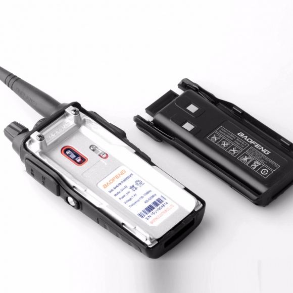 Радиостанция портативная Baofeng UV-82 (двухдиапазонная, 5W)